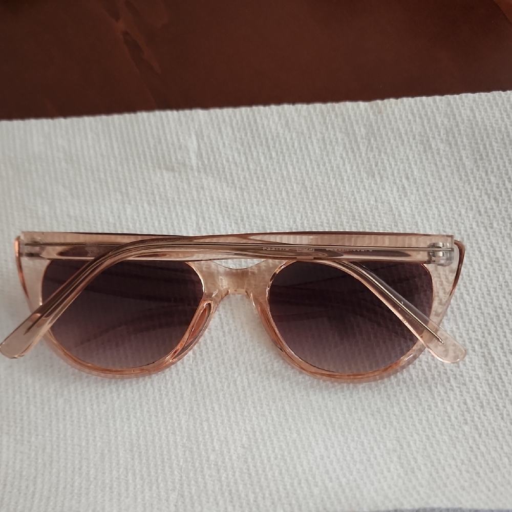Chic Pink Sunglasses - Picture 2 of 6